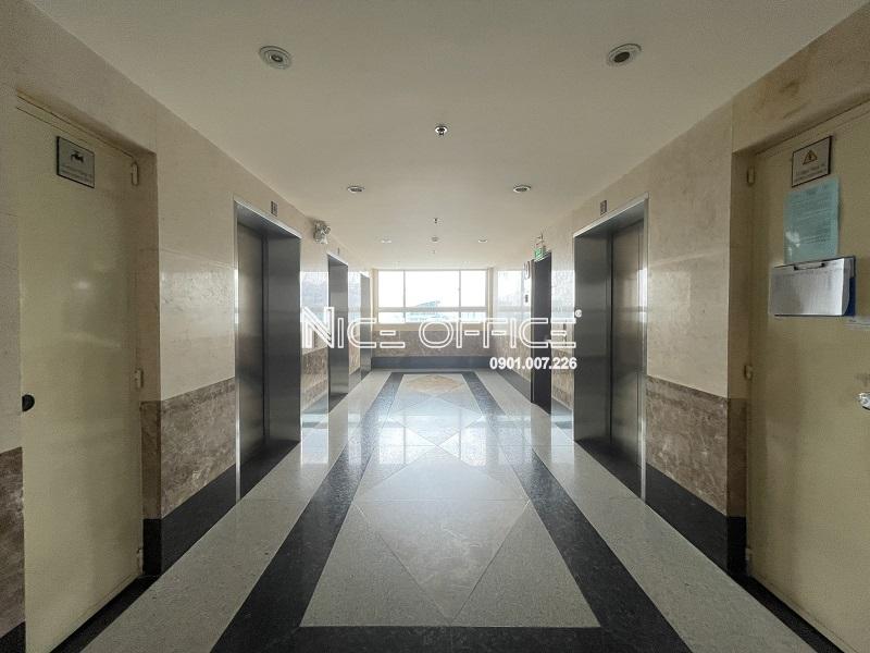 khu-vuc-thang-may-tai-toa-nha-international-plaza