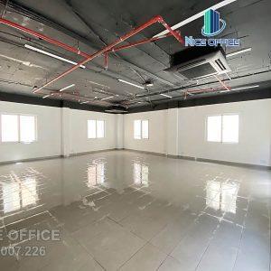 Mặt bằng trống tại tầng 3 tòa nhà D House với thiết kế trần mở hiện đại