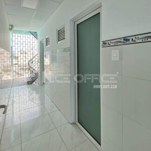 Khu vực nhà vệ sinh tòa nhà Gems Office