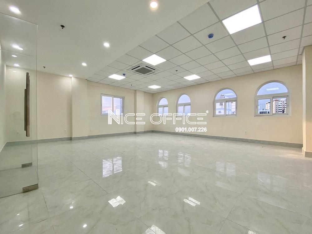 van-phong-trong-tang-5-toa-nha-lux-home-building