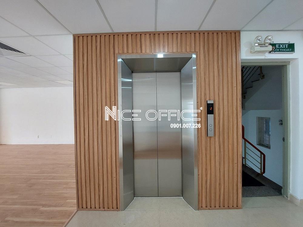 thang-may-tai-toa-nha-le-quyen-building