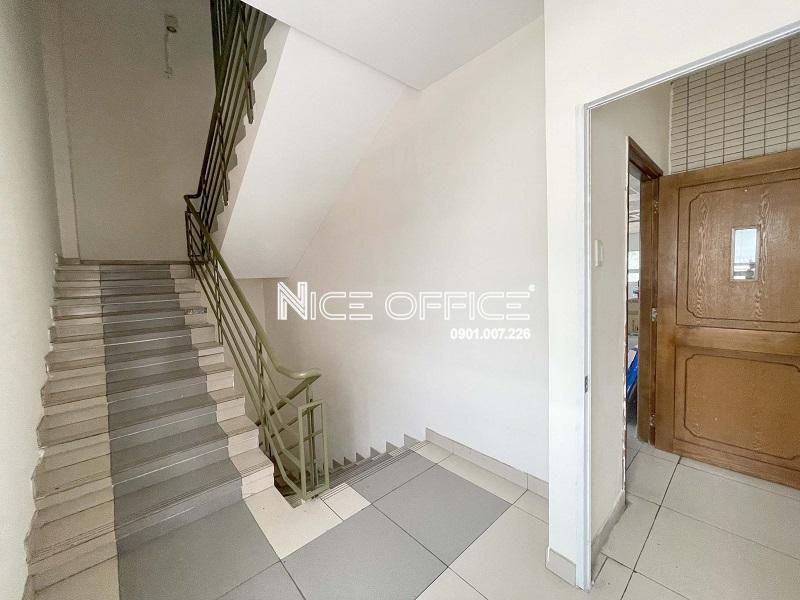 loi-thang-bo-tai-toa-nha-khanh-minh-building