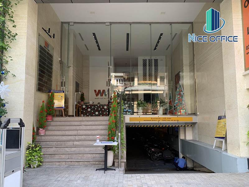 Mặt tiền tòa nhà Work Not Work Building