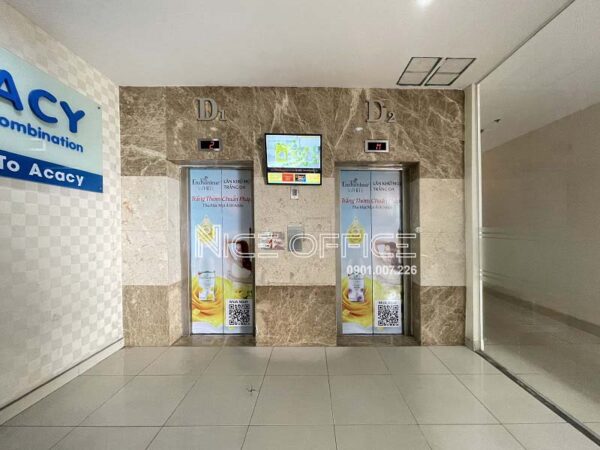 Hai thang máy khối văn phòng tại tòa nhà The Morning Star