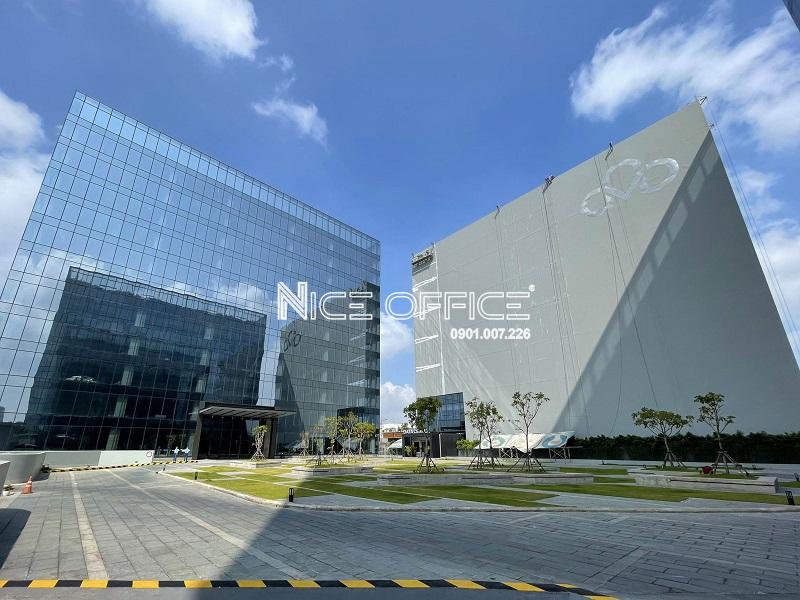 khuon-vien-tai-toa-nha-cmc-creative-space