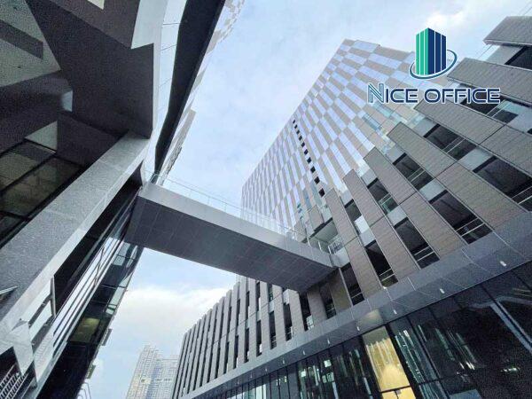 Sky Bridge kết nối khu thương mại của Cobi 1 và Cobi 2