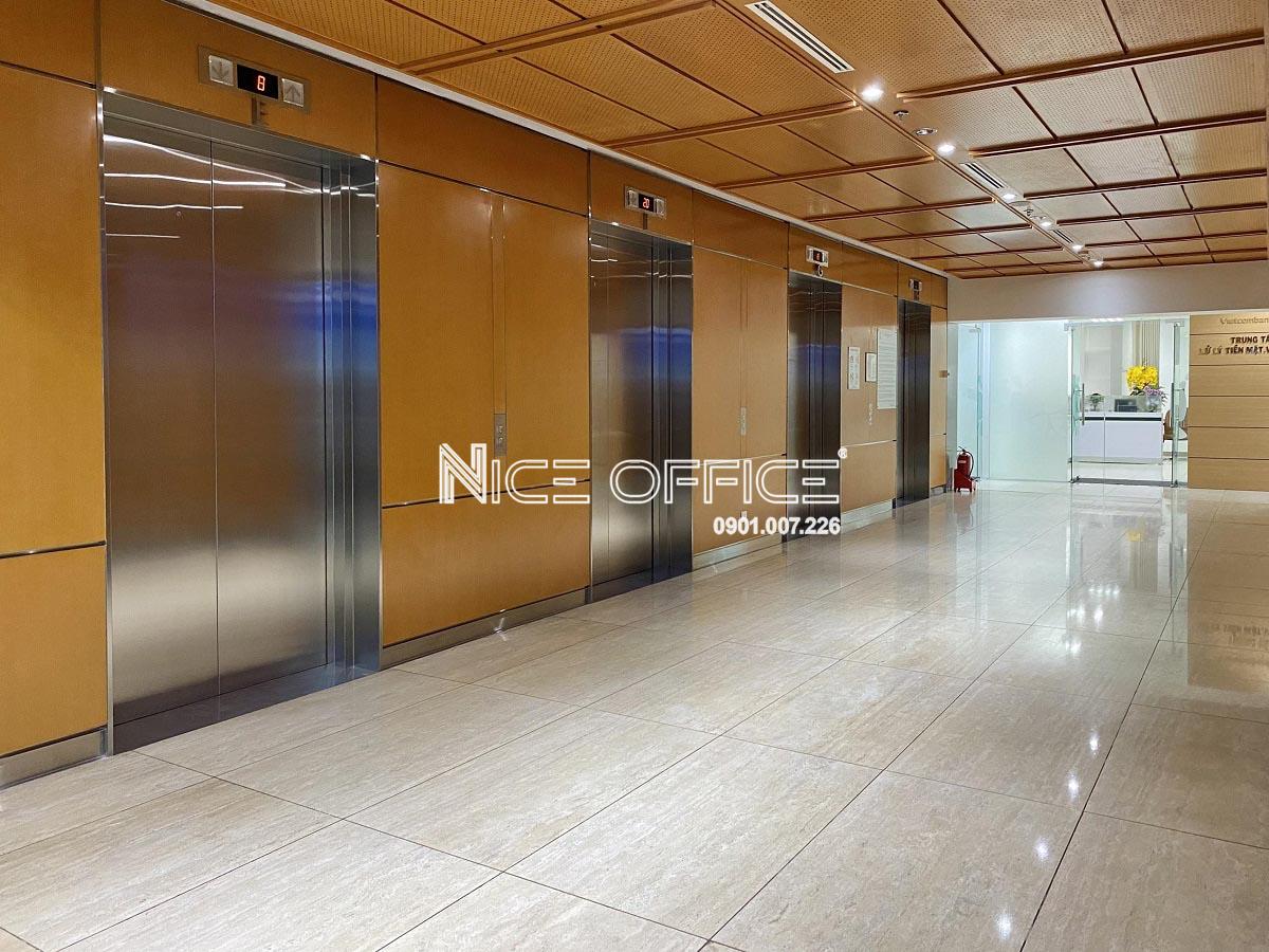 thang-may-cao-cap-tai-toa-nha-vietcombank-tower