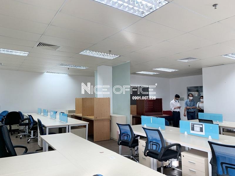 khach-hang-di-xem-van-phong-vua-het-han-hop-dong-tai-toa-nha-itd-building