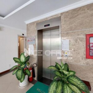 Khu vực thang máy tại tòa nhà Greenphill Building