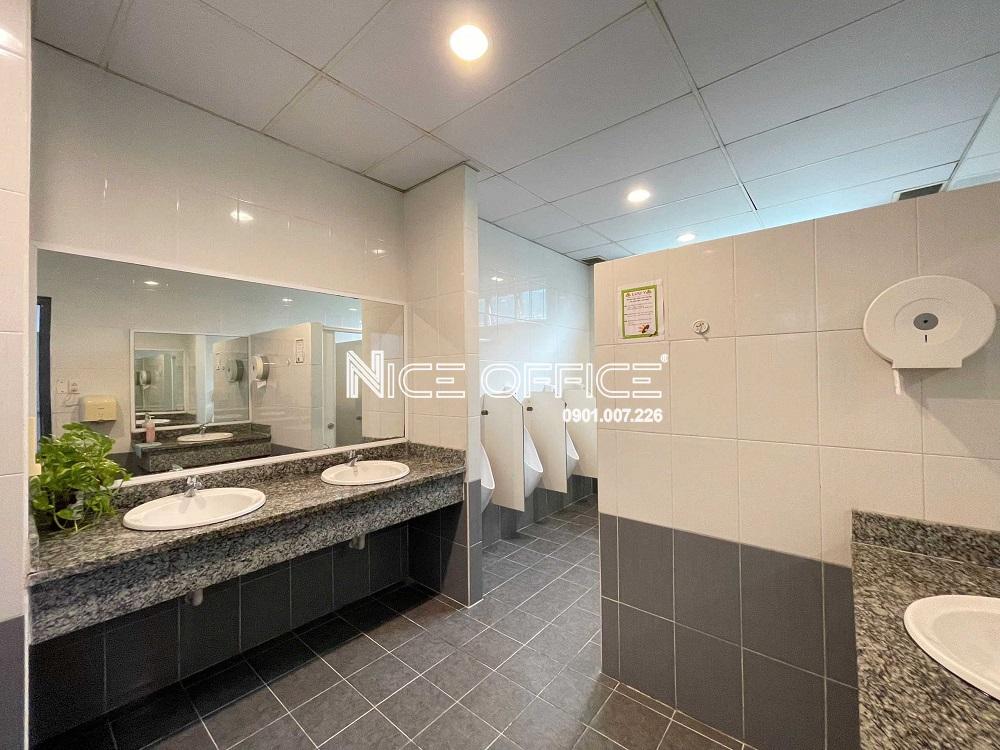 nha-ve-sinh-tai-moi-tang-itd-building