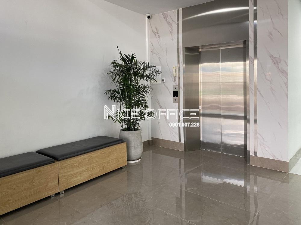 thang-may-tai-tang-tret-toa-nha-golden-gem-building-bach-dang