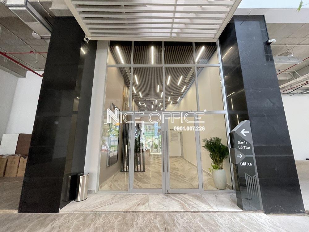 cong-chinh-vao-toa-nha-long-tower