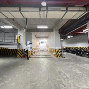 Cổng ra vào hầm xe tại Long Tower