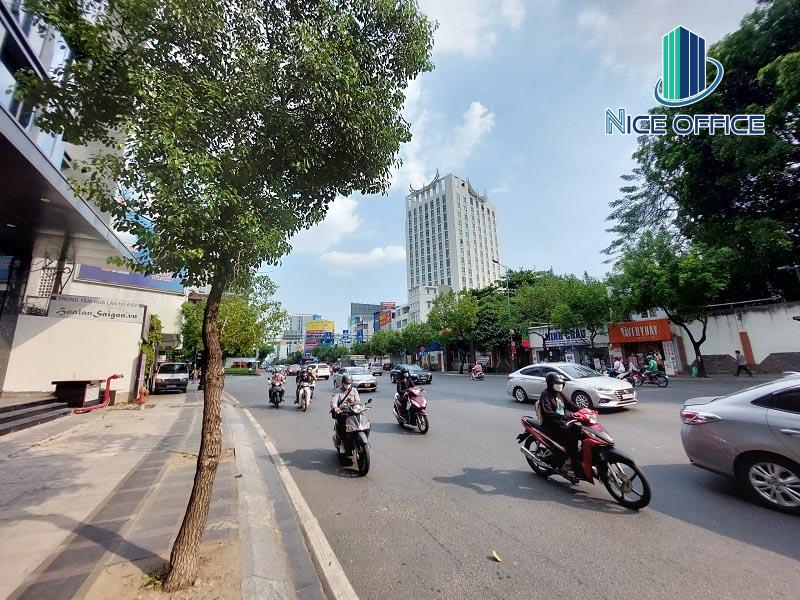 Đường Nguyễn Văn Trỗi phía trước tòa nhà Tường Việt Building 2