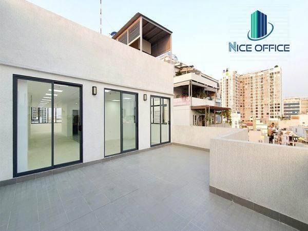 Khu vực ban công thông thoáng tại tòa nhà Sabay Lam Sơn
