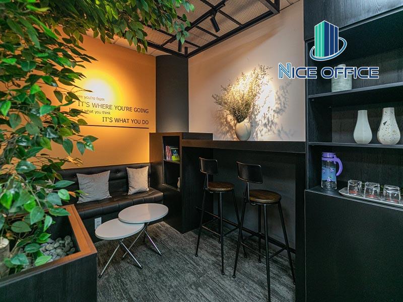 Khu vực pantry tại văn phòng trọn gói Centre Point - Esmart