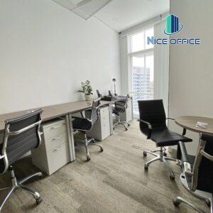 Phòng làm việc 3 chỗ có khu vực tiếp khách trong văn phòng