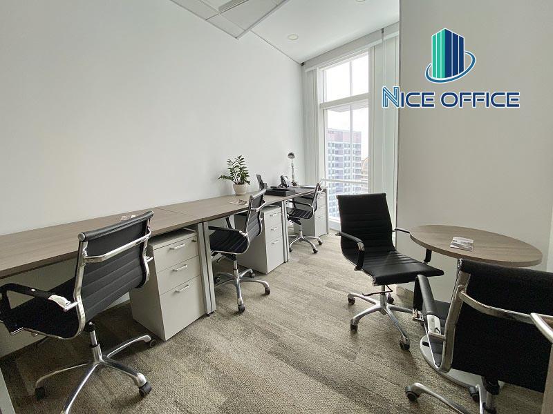 Phòng làm việc 3 chỗ có khu vực tiếp khách trong văn phòng