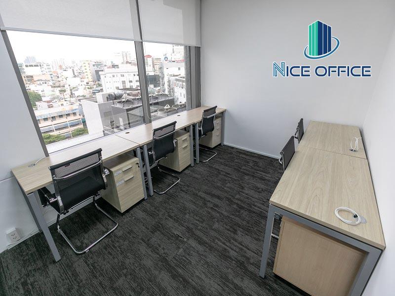 Phòng làm việc đã trang bị đầy đủ bàn ghế tại văn phòng trọn gói Centre Point - Esmart