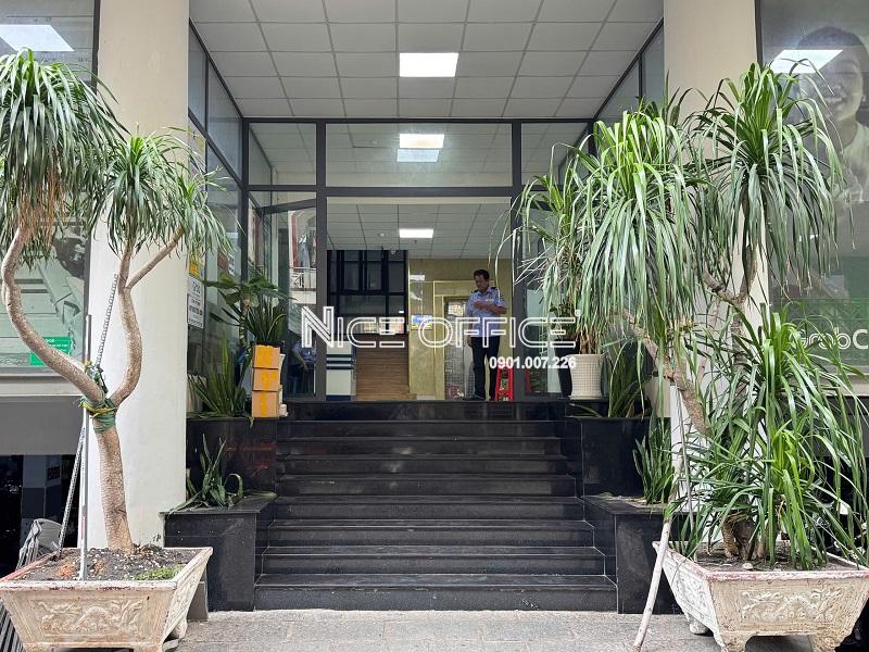 cong-chinh-vao-toa-nha-gold-star-12