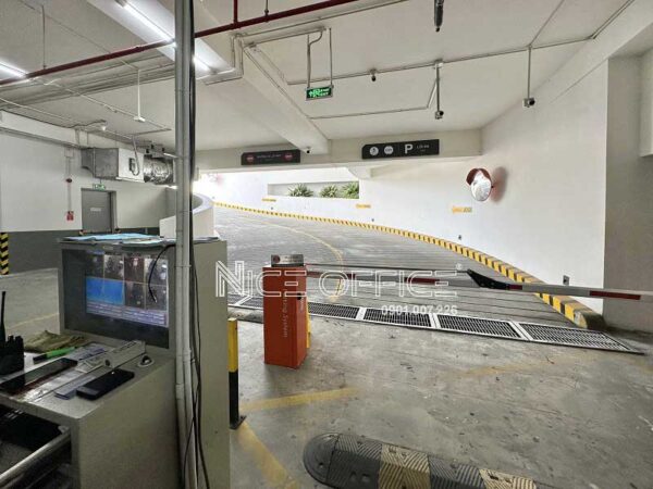 Cổng ra vào hầm tại tòa nhà CII Tower