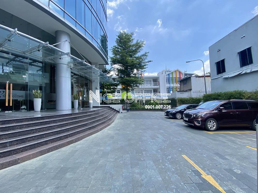 coteccons-office-tower-co-khuon-vien-rong-rai-thong-thoang