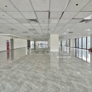 Khách hàng đi khảo sát mặt bằng trống nguyên sàn tại tòa nhà CII Tower