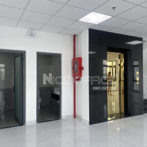 Khu vực thang máy tại tòa nhà TSA Quốc Hương