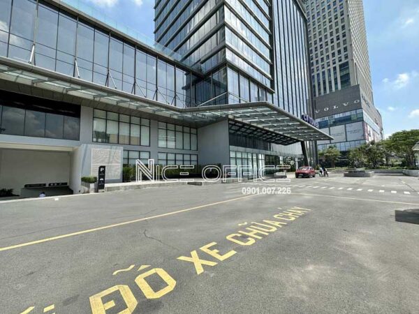 Khuôn viên phía trước tòa nhà CII Tower