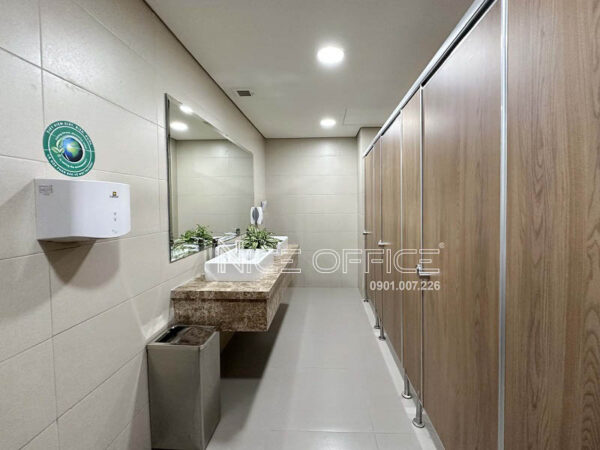 Nhà vệ sinh nữ tại tòa nhà CII Tower