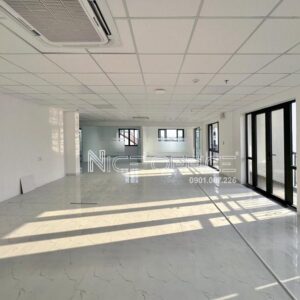Văn phòng cho thuê có fit out phòng ngăn vách kính cơ bản