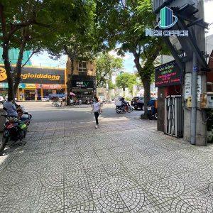 Khuôn viên phía trước tòa nhà Gia Cát Building