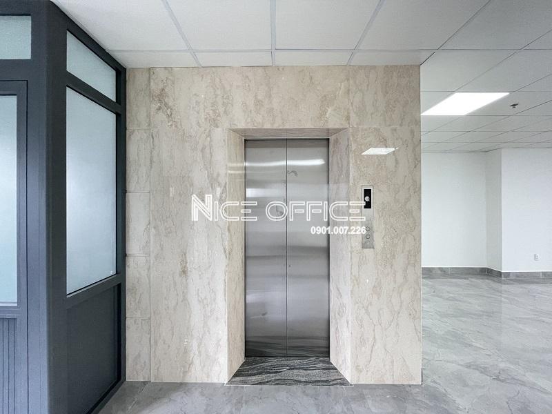 thang-may-tai-toa-nha-tin-thanh-building-quan-1