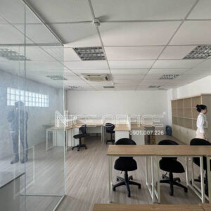 Khách hàng đi xem văn phòng tại Thành Phát Building