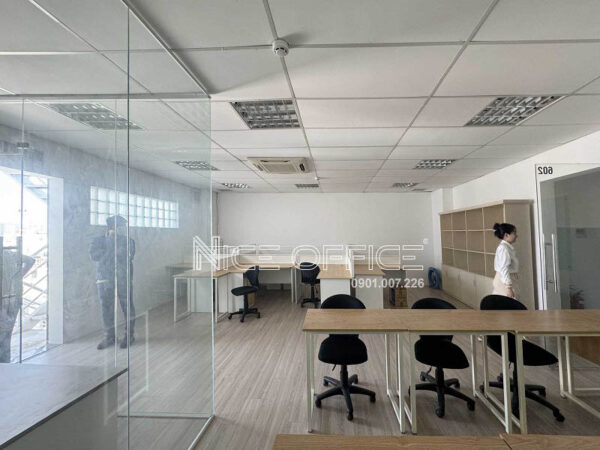 Khách hàng đi xem văn phòng tại Thành Phát Building