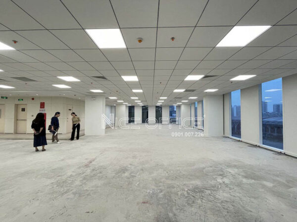 Khách hàng khảo sát mặt bằng trống tại Cobi Tower