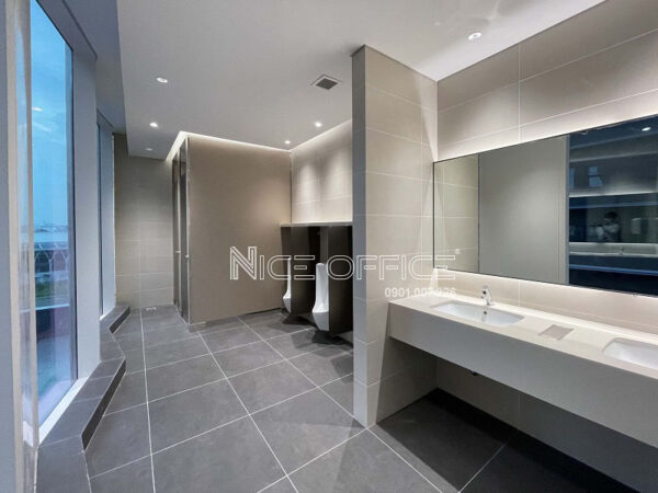 Nhà vệ sinh tại mỗi tầng