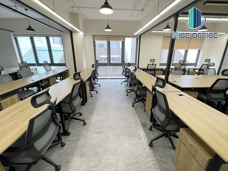 phong-lam-viec-da-trang-bi-day-du-noi-that-tai-bebee-space Phòng làm việc đã trang bị đầy đủ bàn ghế tại BeBee Space