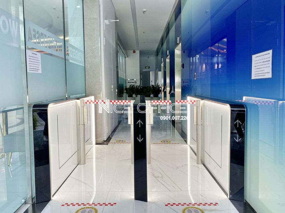 cong-vao-khu-thang-may-su-dung-cong-tu-tai-toa-nha-wondersea-building