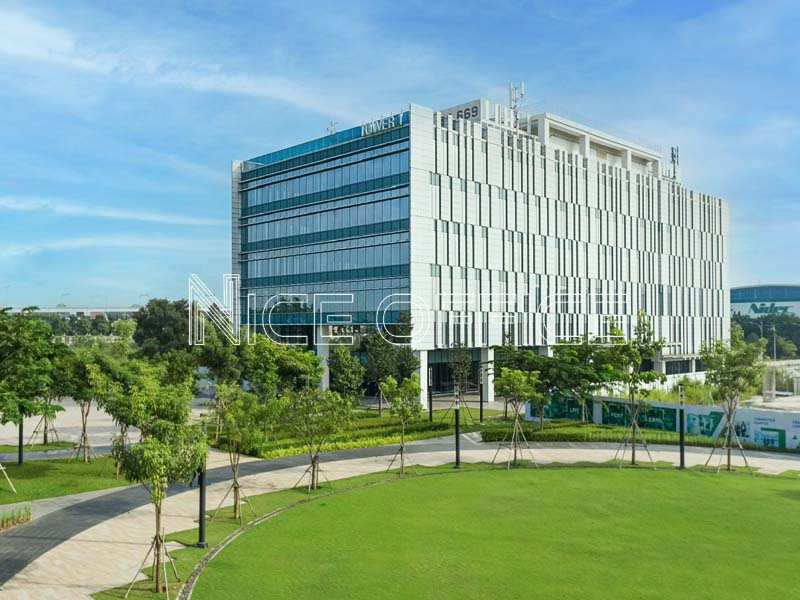 Tòa nhà OneHub Saigon đường D1, Khu Công Nghệ Cao, quận 9, TP Thủ Đức có 30% diện tích đầu tư cho không gian xanh