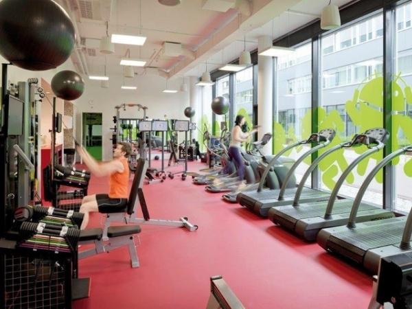 Phòng tập Gym được trang bị đầy đủ là không gian lí tưởng để tập luyện sau giờ làm việc.