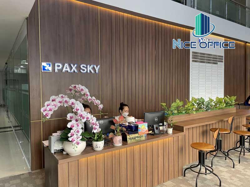Lễ tân tại văn phòng trọn gói Pax Station quận 1