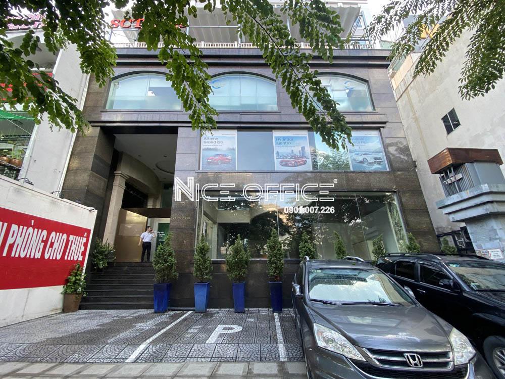 mat-tien-toa-nha-31-truong-son-phuong-tan-son-nhat-co-khuon-vien-dau-o-to-rong-rai