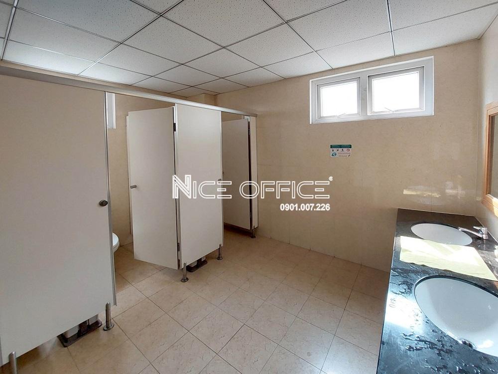 nha-ve-sinh-nu-tai-31-truong-son-phuong-tan-son-nhat