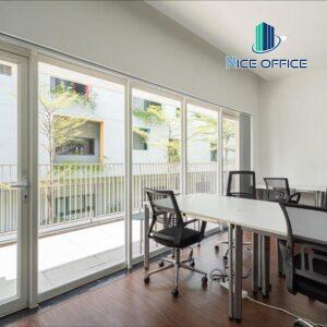 Phòng làm việc 6 chỗ có ban công tại Inspire Hub