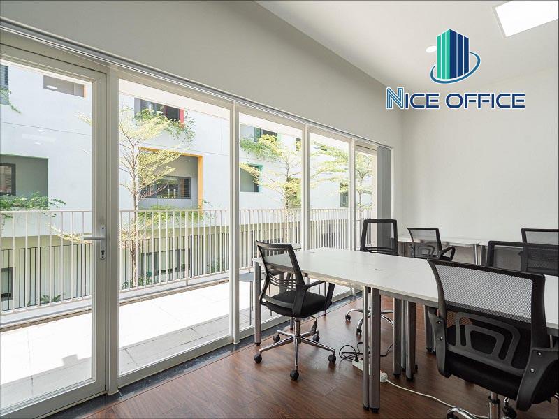 Phòng làm việc 6 chỗ có ban công tại Inspire Hub
