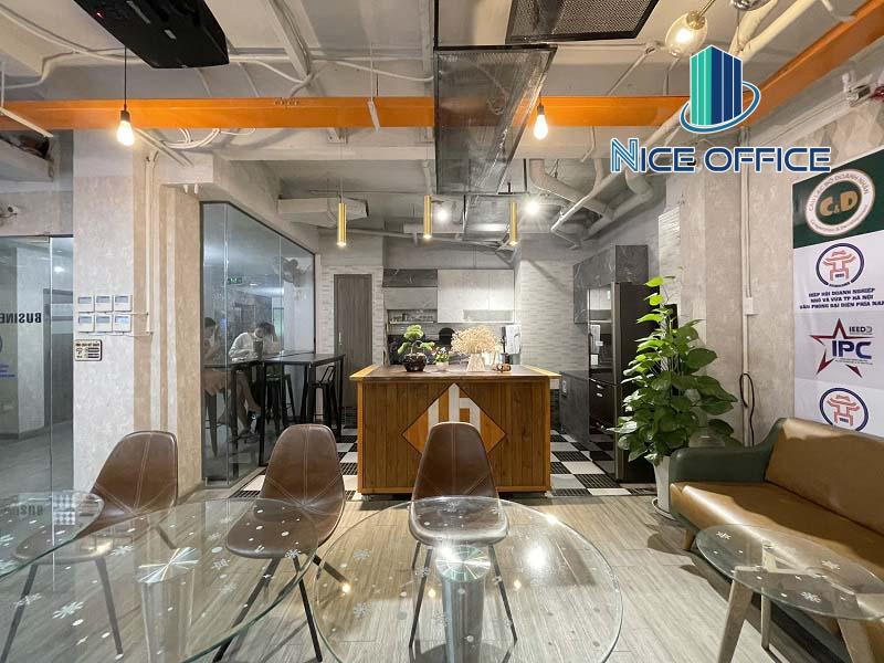 Khu vực pantry tại văn phòng trọn gói Yes Office