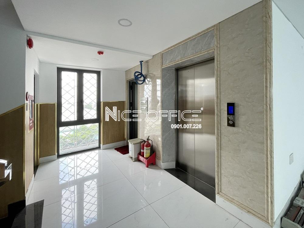 hai-thang-may-tai-toa-nha-dai-phat-building