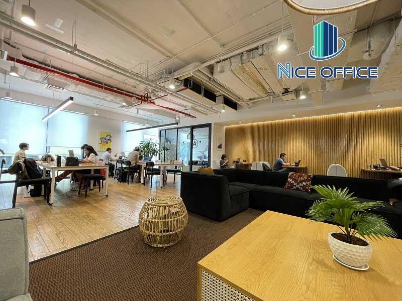khu-vuc-co-working-space-tai-wework-lim-tower-3 Khu vực Co-Working Space tại WeWork Lim Tower 3