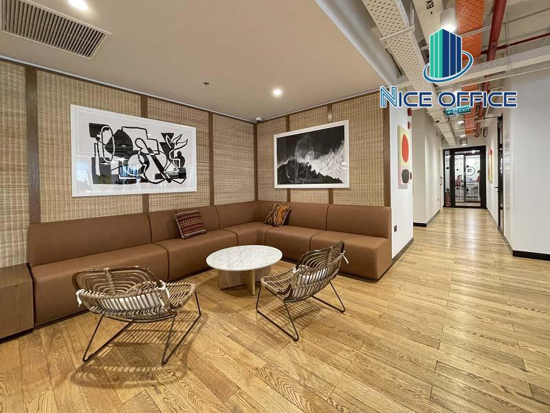 khu-vuc-cong-cong-su-dung-chung-tai-wework-lim-tower-3 Khu vực công cộng tại văn phòng trọn gói WeWork - Lim Tower 3